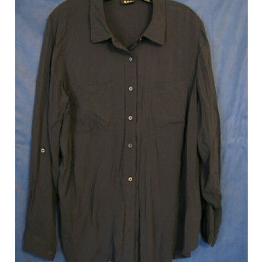 Button up convertable long sleeve shirt