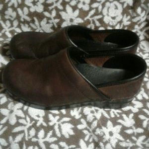 Dansko woman's shoes brown size 9