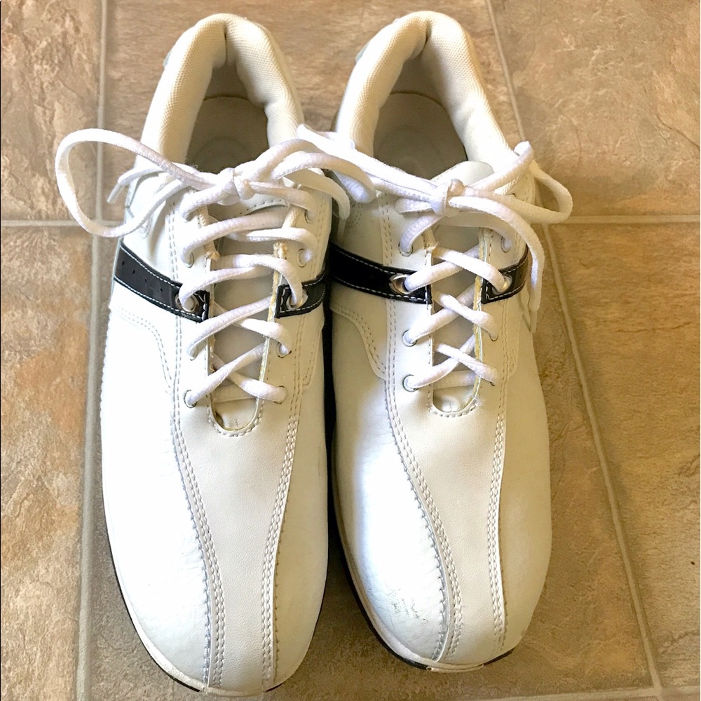 Golf shoes