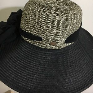Foldable sun hat