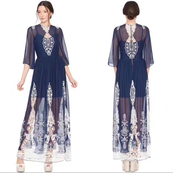 Alice + Olivia Dresses & Skirts - Alice+Olivia Aquinnah  bell sleeve maxi dress new