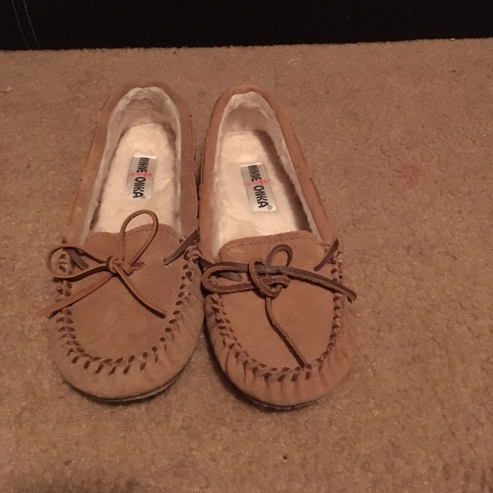 MinneTonka lined slip ons
