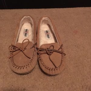 MinneTonka lined slip ons