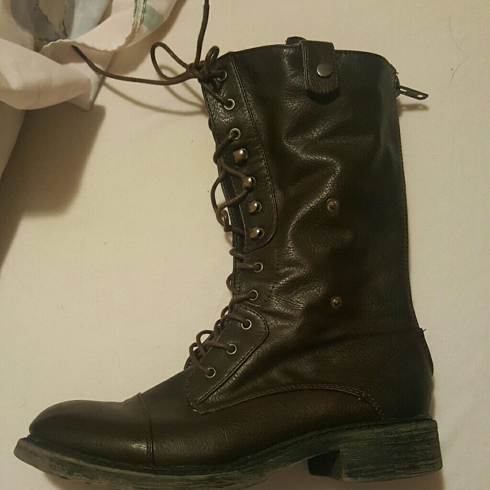 Combat boots