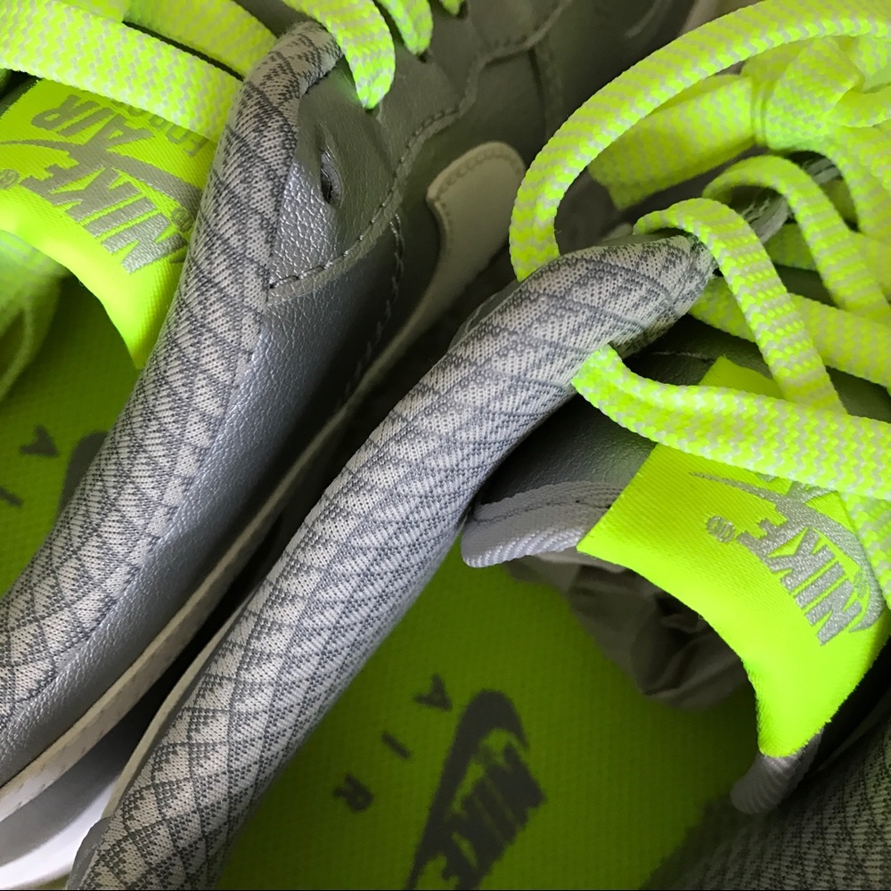 NWB NIKE AIR FORCE 1 LEATHER METALLIC & VOLT 6.5y - Picture 6 of 7