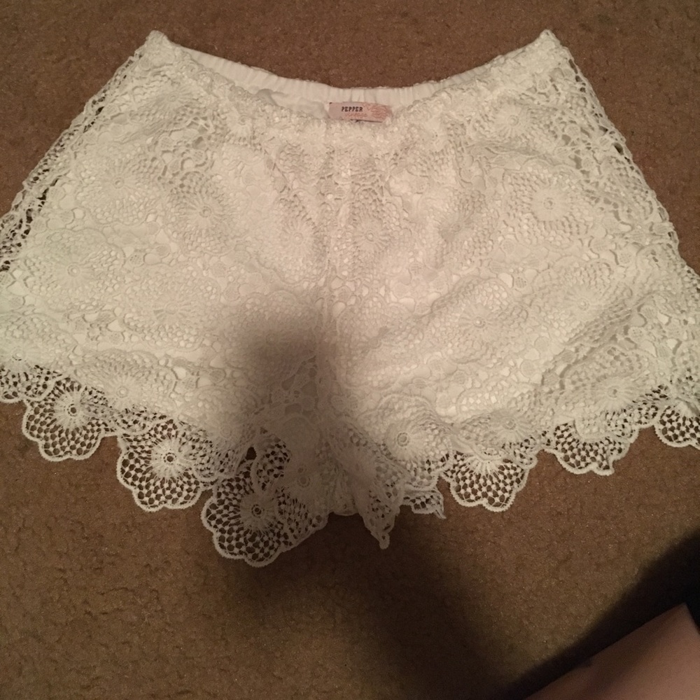 Blu-pepper crochet shorts