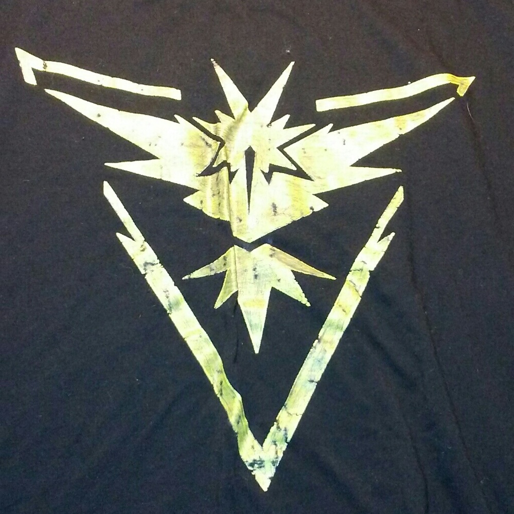 Pok?mon Team Instinct shirt New Glow in the dark