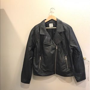 Faux-leather moto jacket 🤗