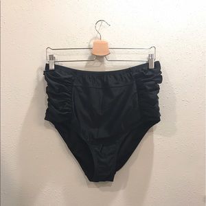 High waisted bikini bottoms 👙