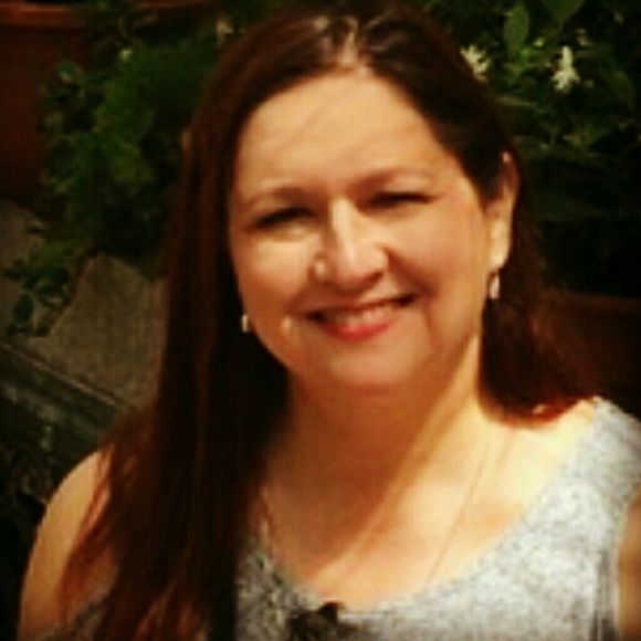 Meet your Posher, Kim - Picture 2 of 3