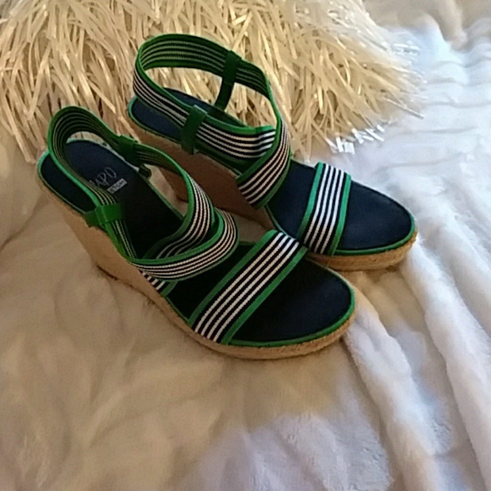 Sandals. Navy& Green stretch straps