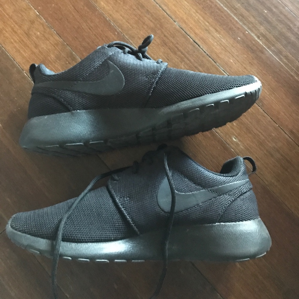 Black nikes free run