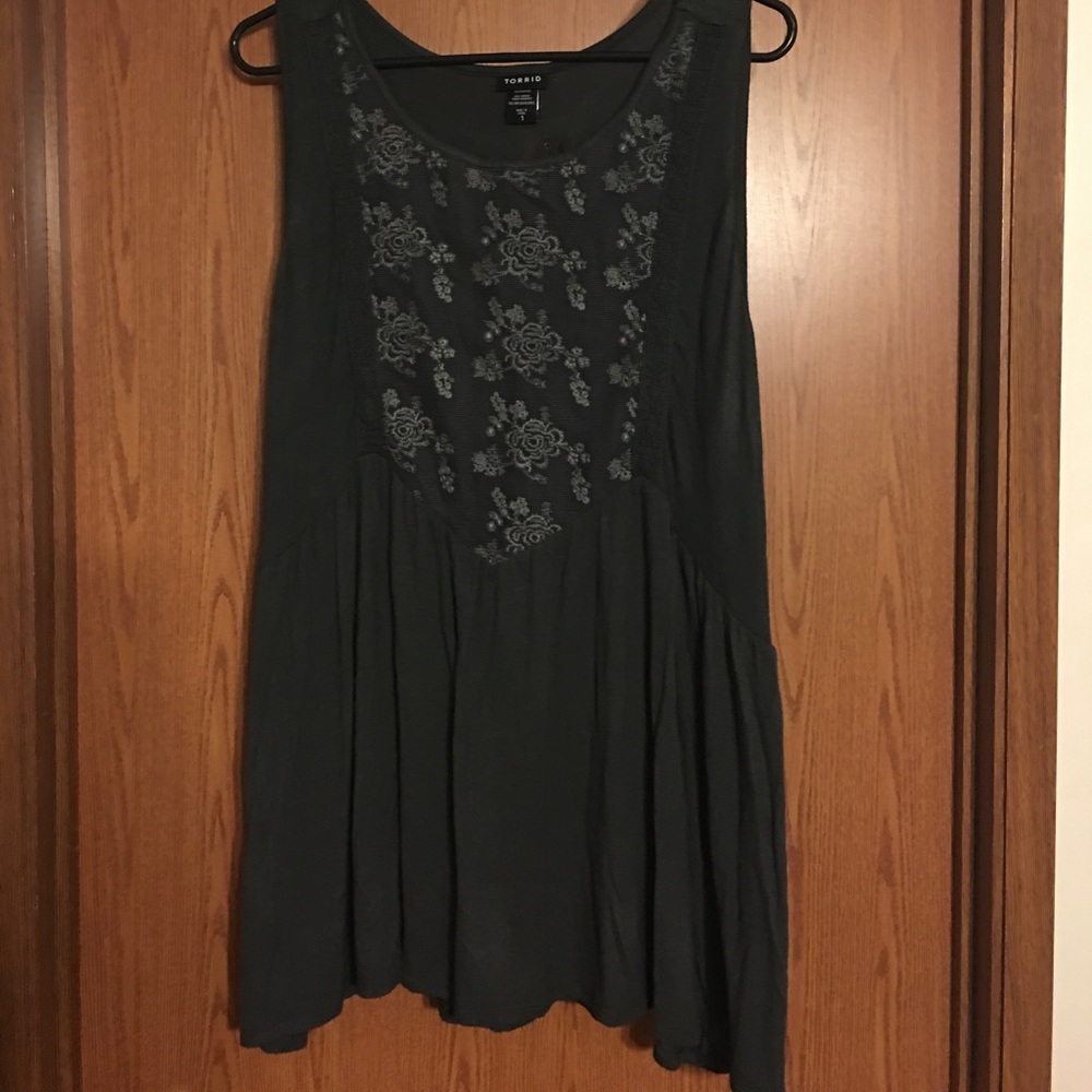 Fashion gray embroidered lace tank