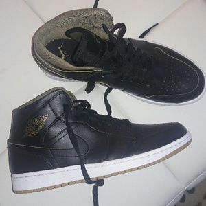 Black/Gold LEATHER Air Jordan 1s WORN ONCE