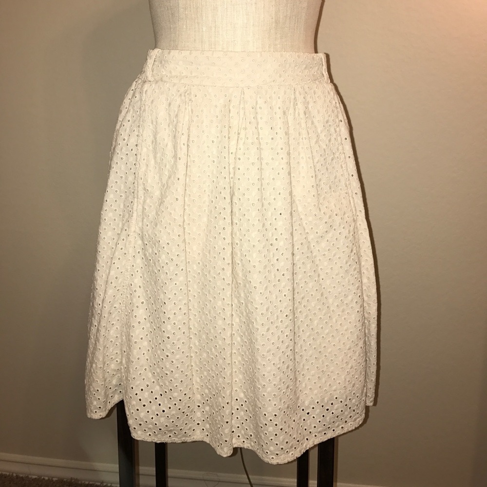 Amazing eyelet skirt with pockets