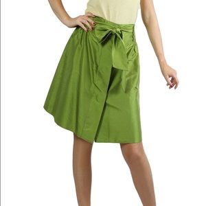 Moschino green silk A-line skirt. US SIZE 8