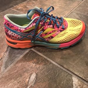 Gel Noosa Tri Asics tennis shoes