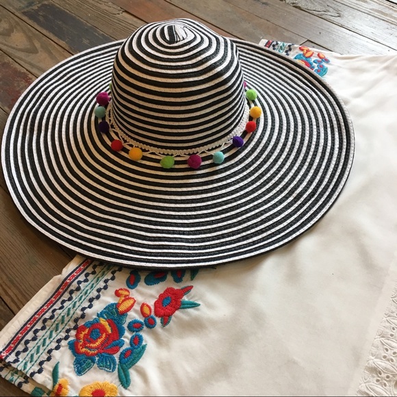 ✨LAST ONE✨Adorable striped Pom Pom sun hat - Picture 5 of 7