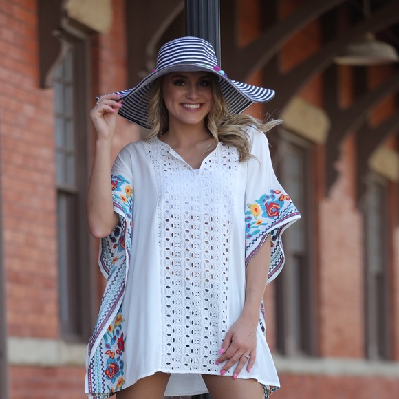 ✨LAST ONE✨Adorable striped Pom Pom sun hat - Picture 4 of 7