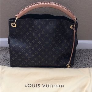 PRICE DROP Louis Vuitton Artsy MM Bag