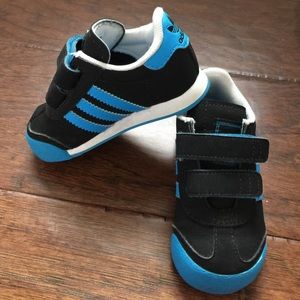 Boys Adidas Tennis shoes