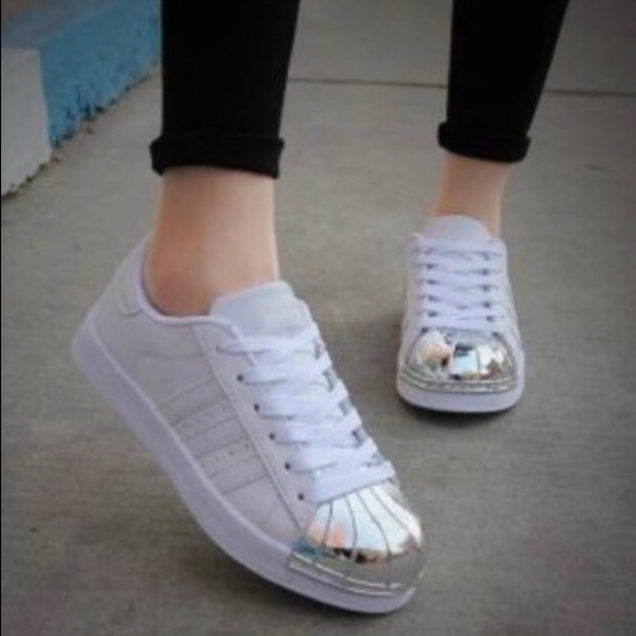 Adidas Shoes - Adidas sneaker woman's