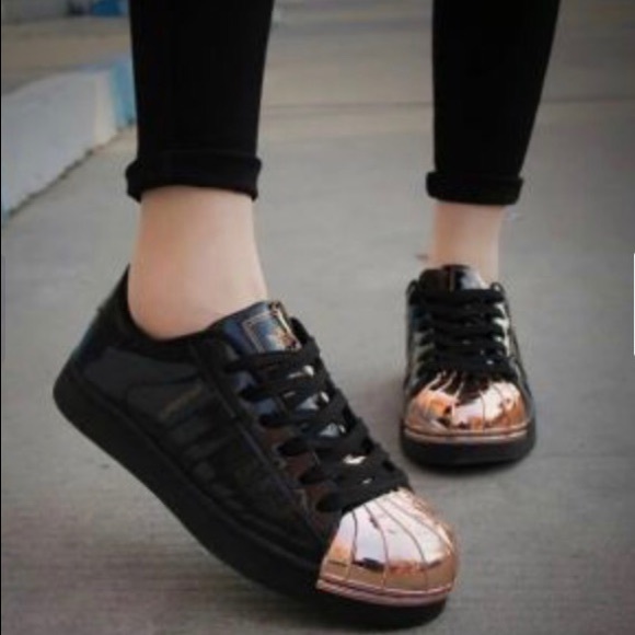 Adidas Shoes - Adidas sneaker woman's