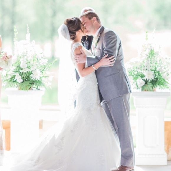 Detailed lace veil