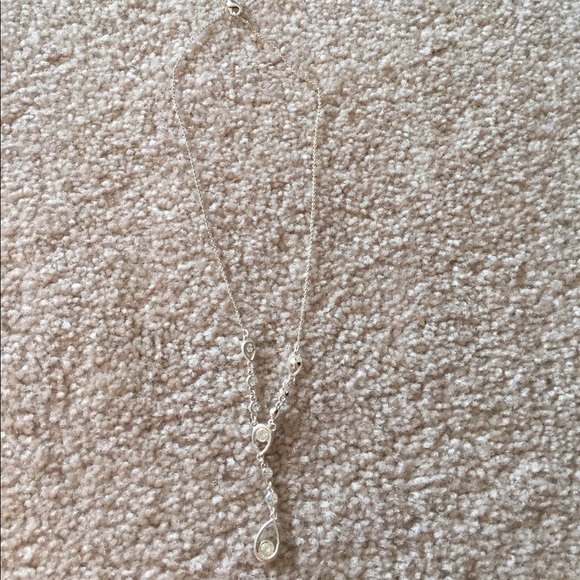 Avon silver dangly necklace 😍 - Picture 2 of 2