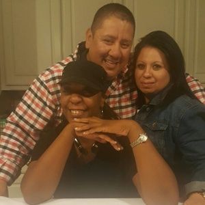 Meet your Posher, Lora