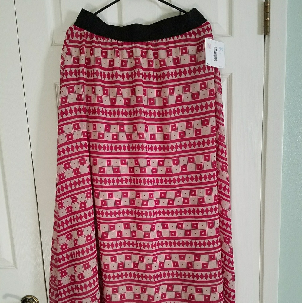 NWT Medium LulaRoe Lucy Skirt