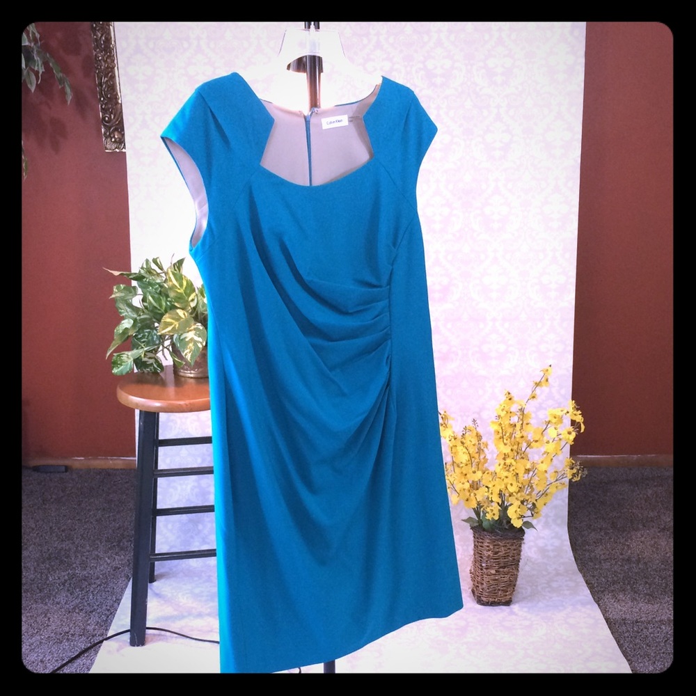 Beautiful career dress perfect for the office!