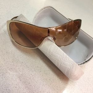 Oakley sunglasses. Very good condition.