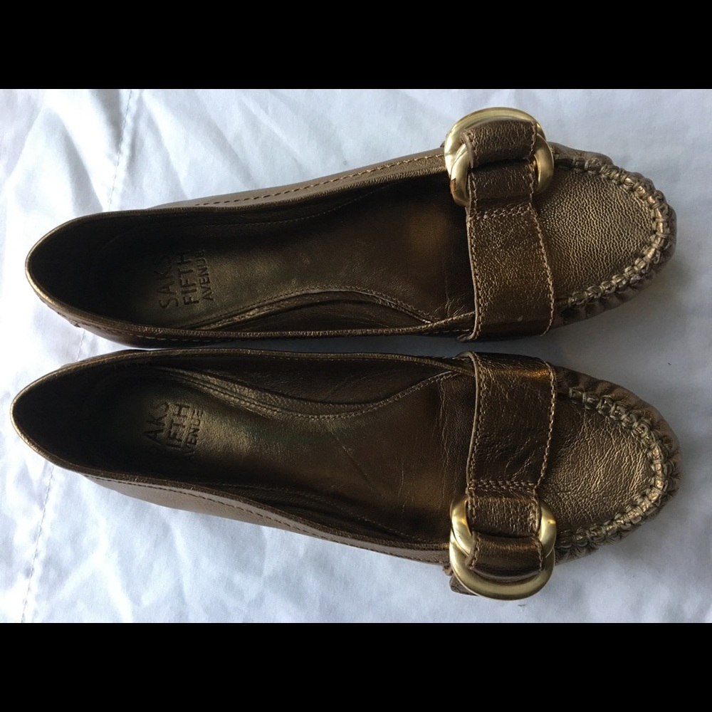 Preowned Saks Fifth avenue flats