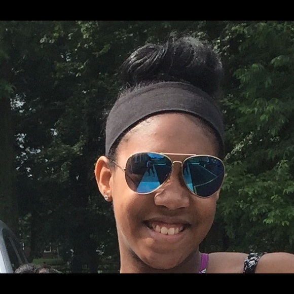 ⬇️🆕Steve Madden Gold Fashion Aviator Sunglasses - Picture 4 of 4