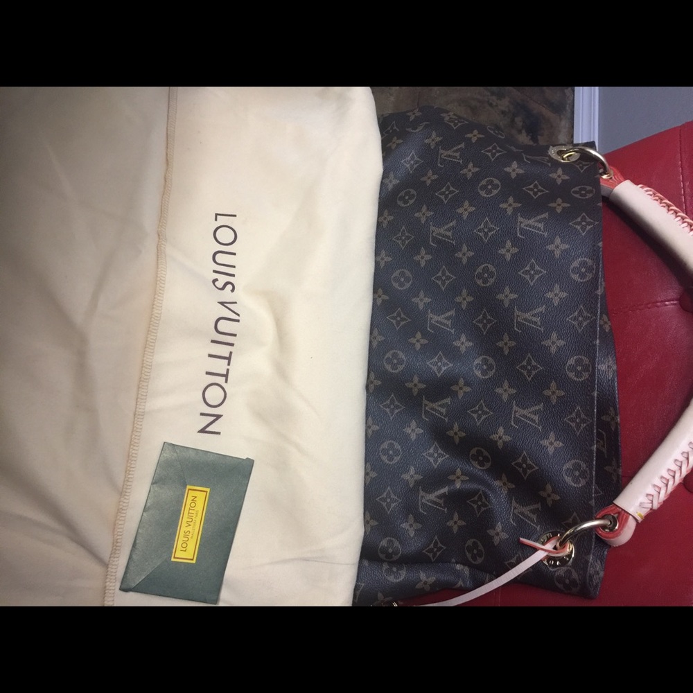 Louis Vuitton Artsy💜