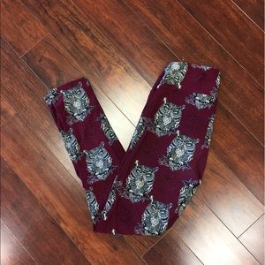 Maroon and black owl OS lularoe leggings