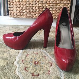 Red pumps