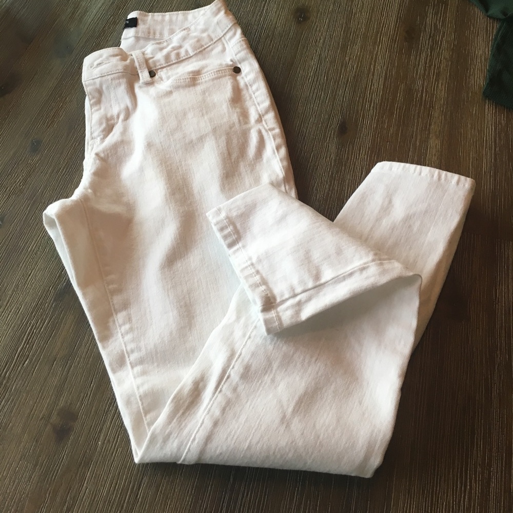 Max studio skinny white ankle jeans