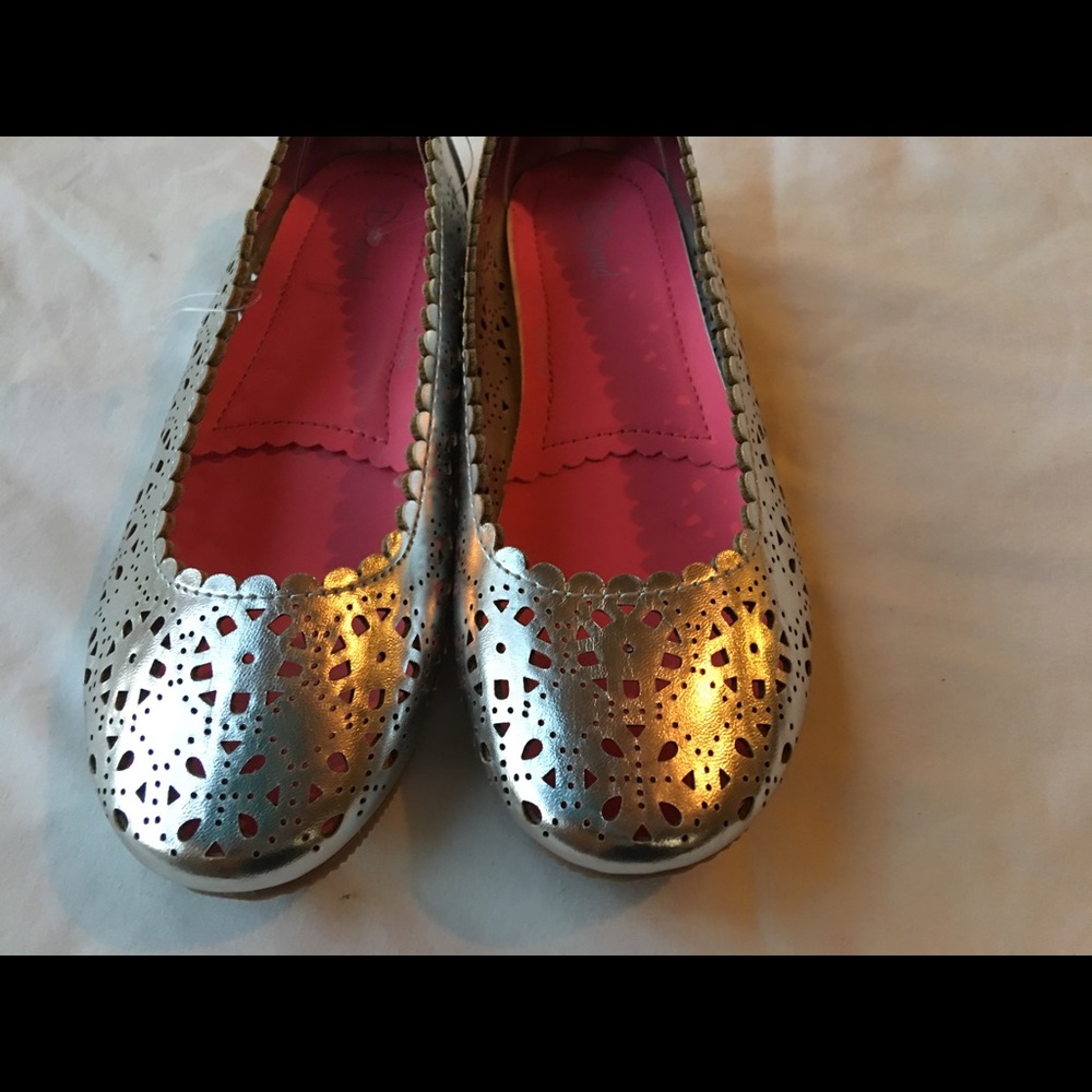 Size 2 D-Signed Disney girl shoes