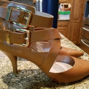 Michael kors 2in heels camel colored