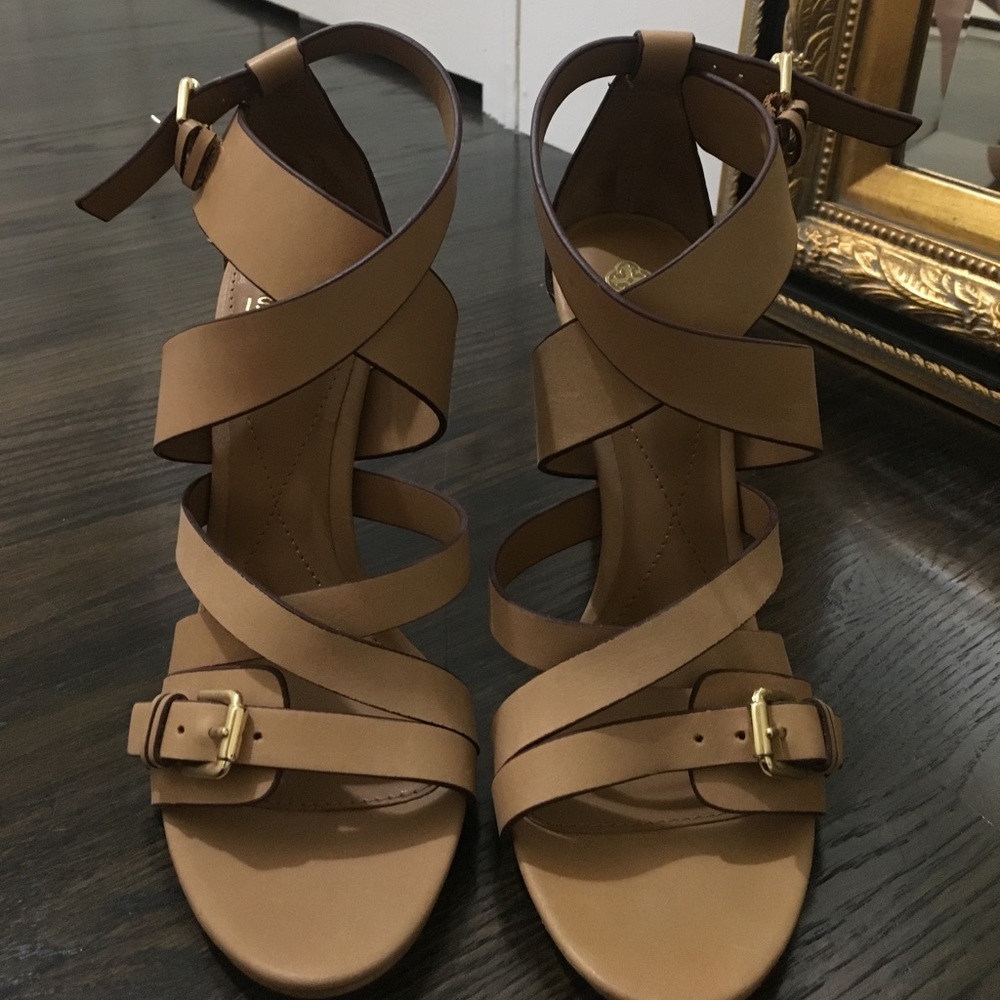 Beige sandal 8.5