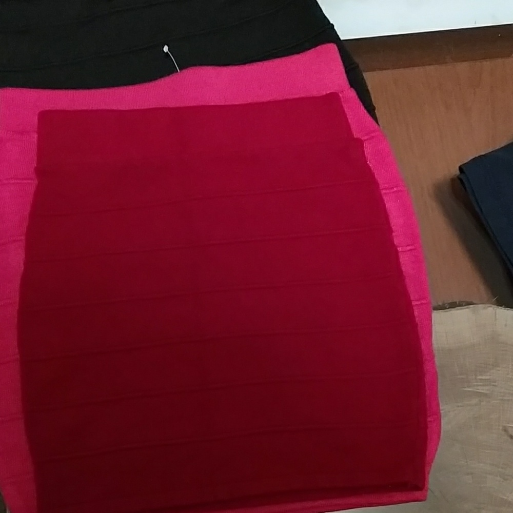 Skirts - Picture 3 of 4