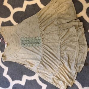 Women's flowy tank top