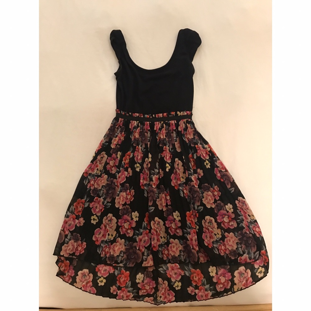 Xhilaration Dress
Color: Black & Floral
Size: S/P