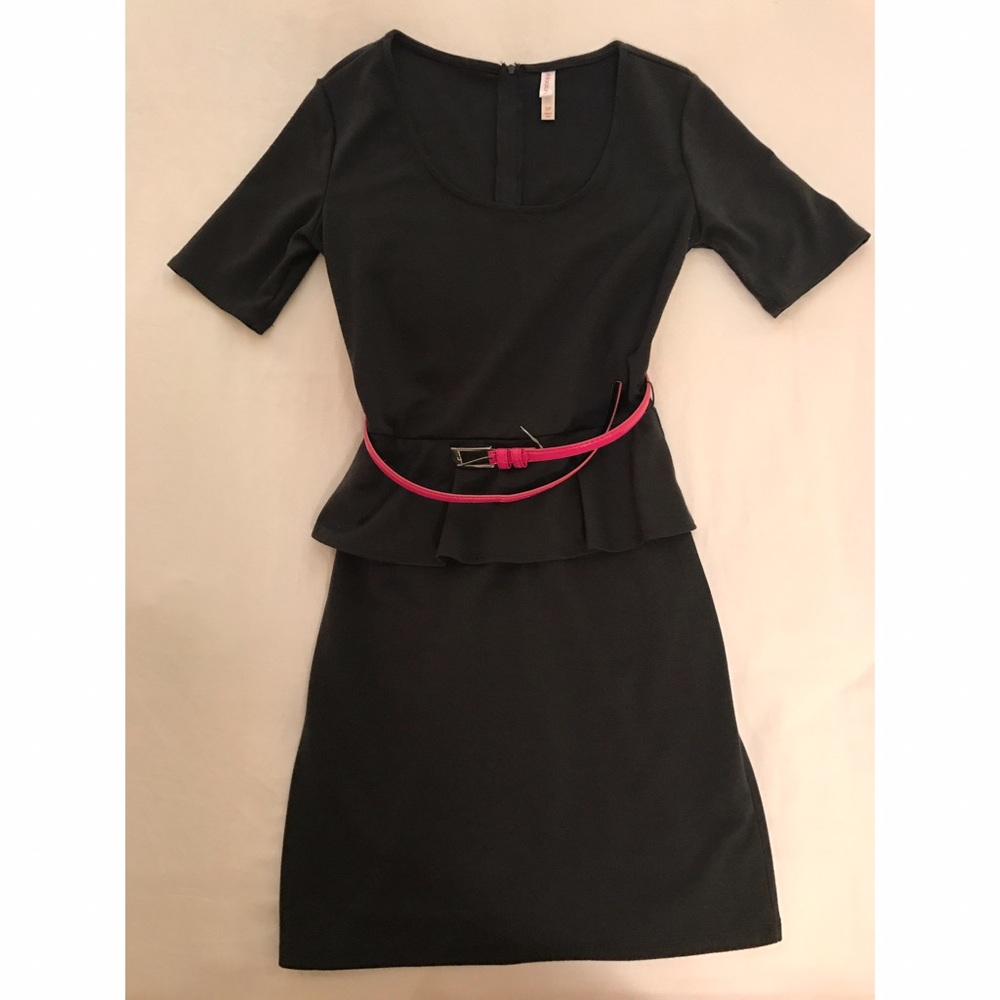 Xhilaration Dress
Color: Gray with pink belt