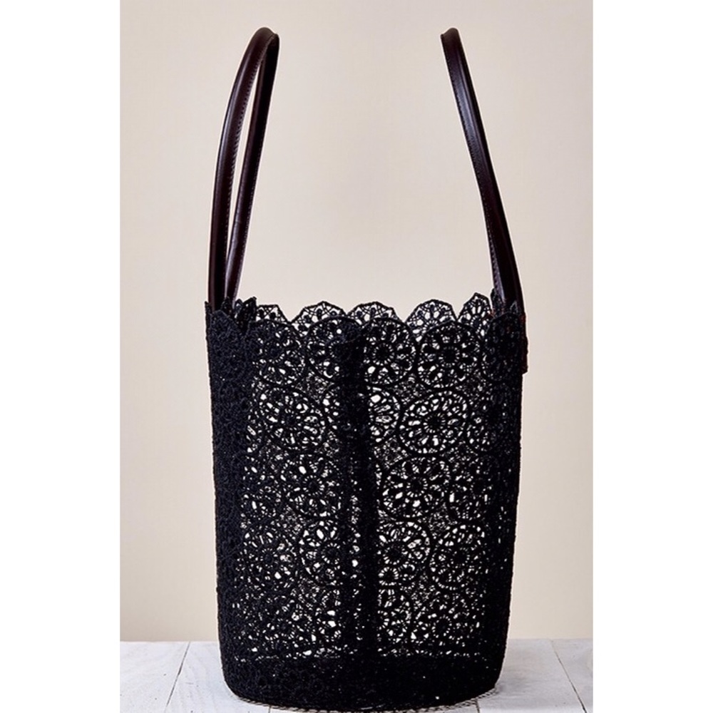 Daisy Lace Tote - Picture 3 of 4