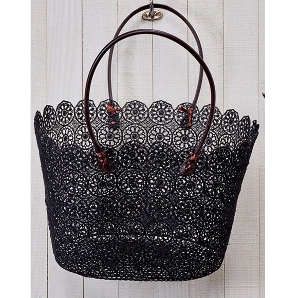 Daisy Lace Tote - Picture 2 of 4