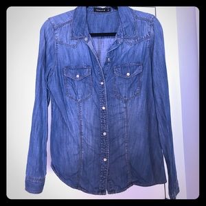Trouve Denim Button Down size M