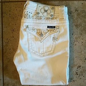 White MISS ME Cuffed Capris size 30